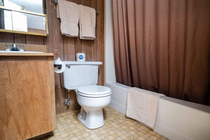 Room 9 of 16