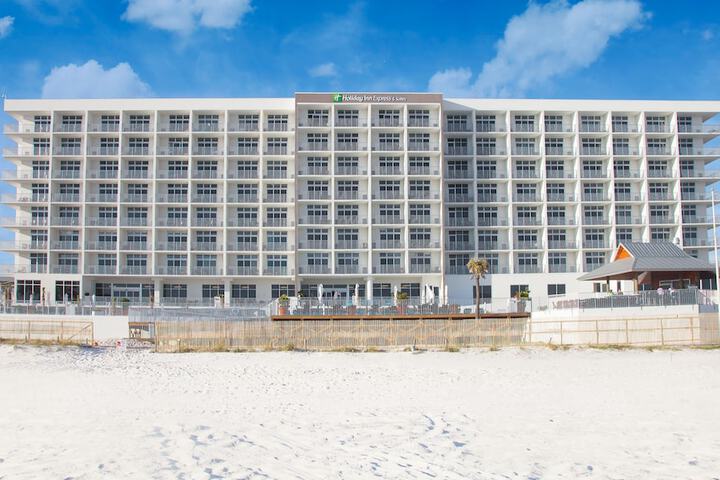 Holiday Inn Express & Suites Panama City Beach - Beachfront by IHG
