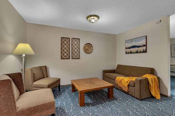 Room 13 of 74