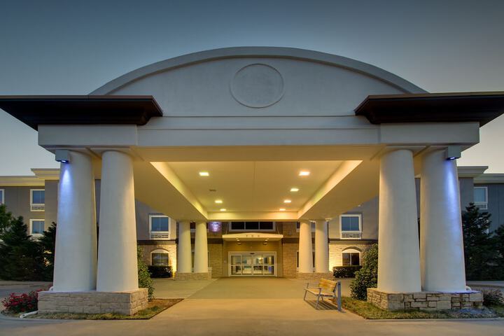 Holiday Inn Express Hotel & Suites Vernon College Area by IHG