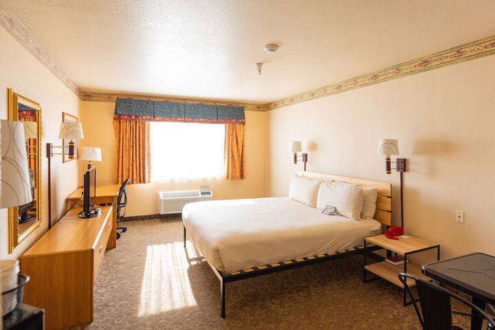 Room 15 of 33