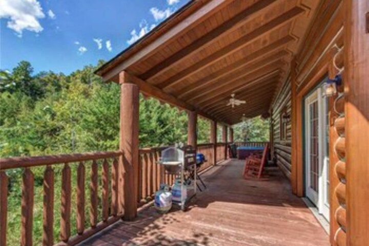 Longwalker Lodge 3 Bedrooms, Hot Tub, Game Room, Sleeps 9