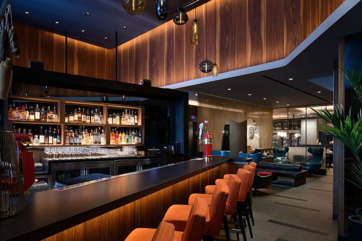 Lounge 57 of 60