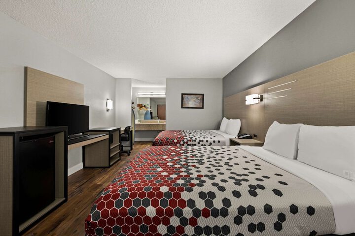 Room 14 of 28