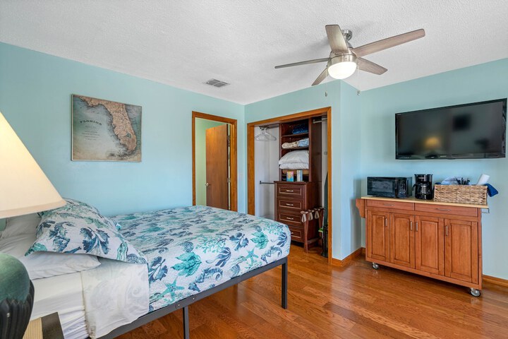 Room 52 of 66