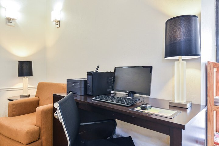 Business Center 40 of 41