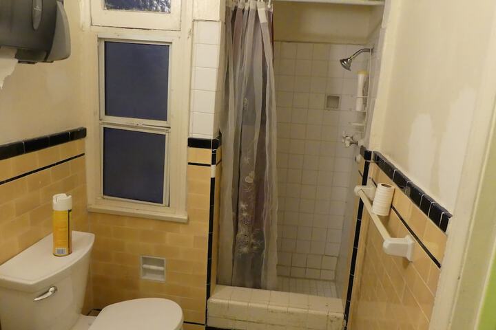 Room 33 of 57