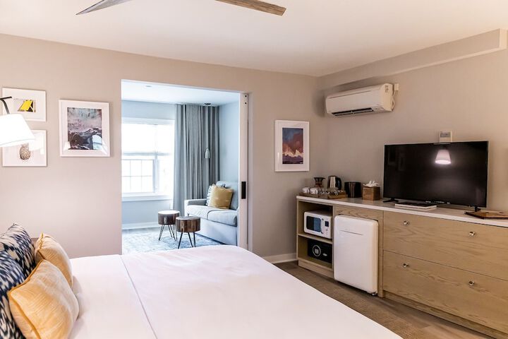 Room 17 of 28