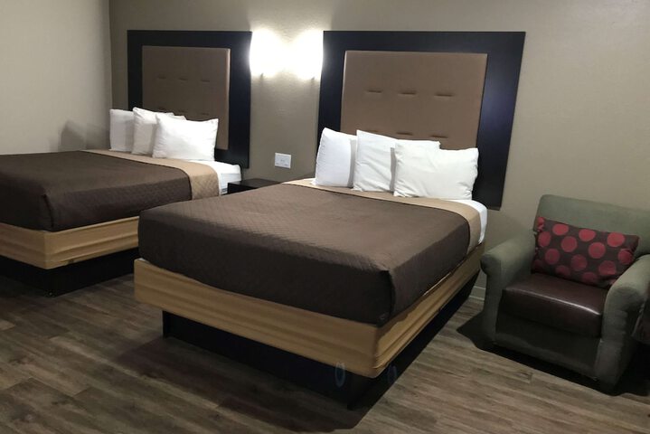 Room 10 of 16