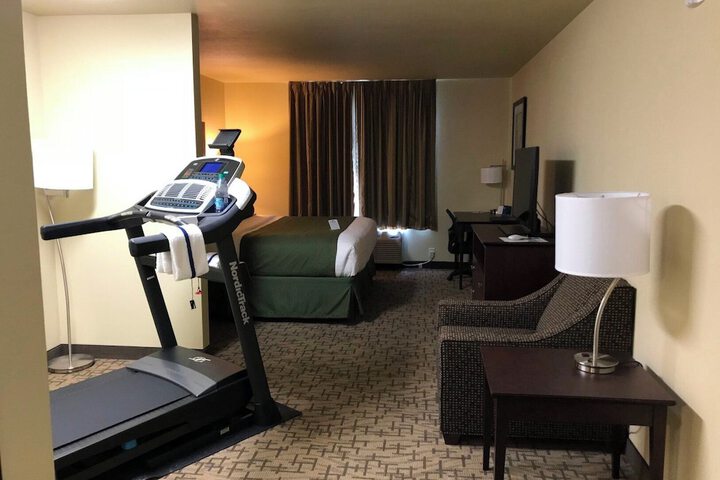 Cobblestone Hotel & Suites – Devils Lake