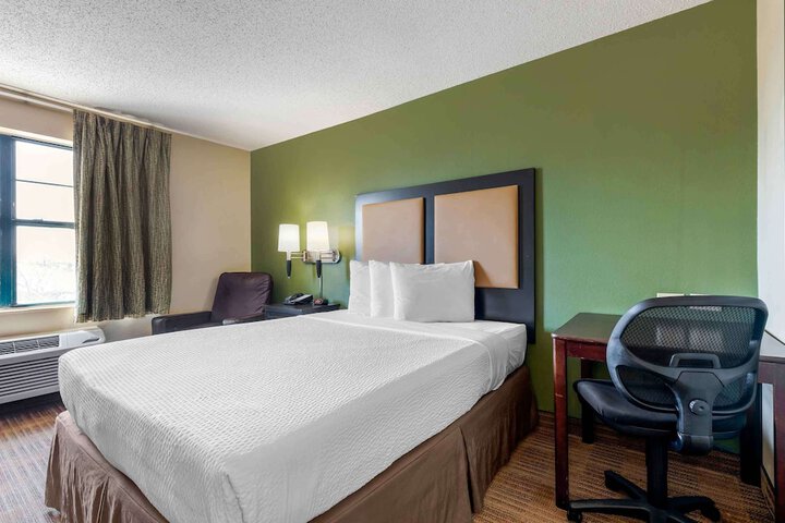 Room 10 of 26