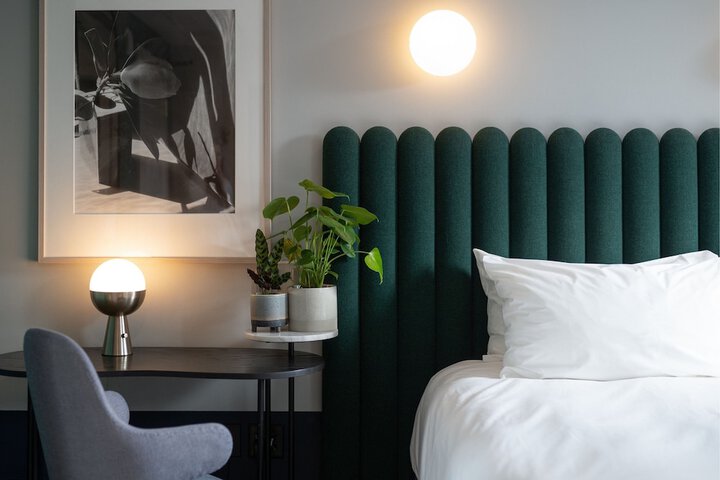 Room 27 of 109