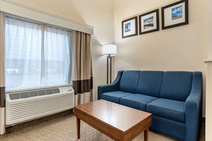 Room 11 of 27