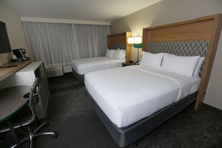 Room 32 of 63