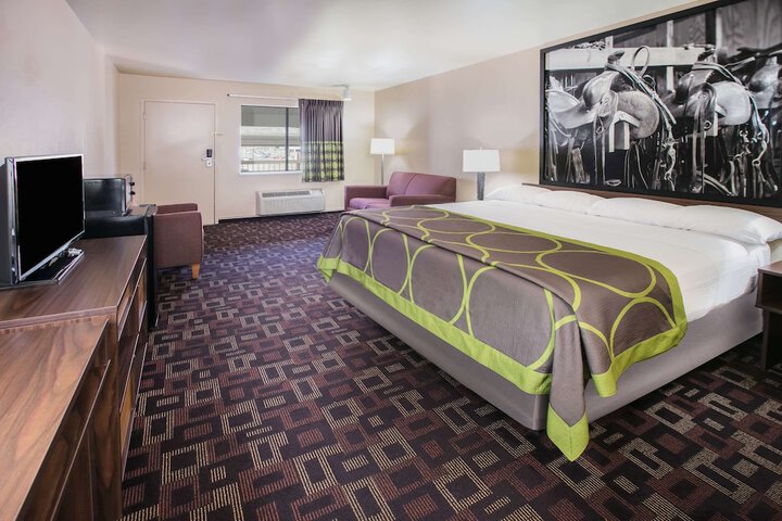 Room 18 of 25