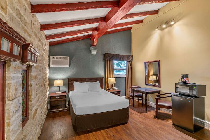 Econo Lodge Montreal-Brossard
