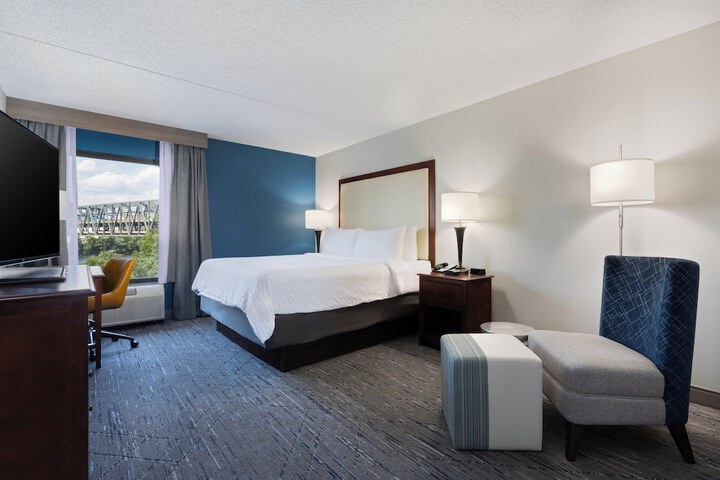 Holiday Inn Express & Suites Cincinnati Riverfront by IHG