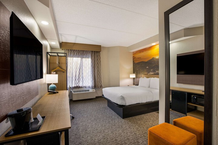 Room 30 of 53