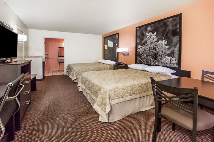 Room 7 of 14