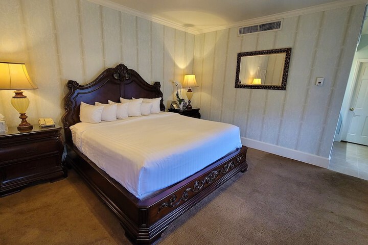 Room 72 of 104