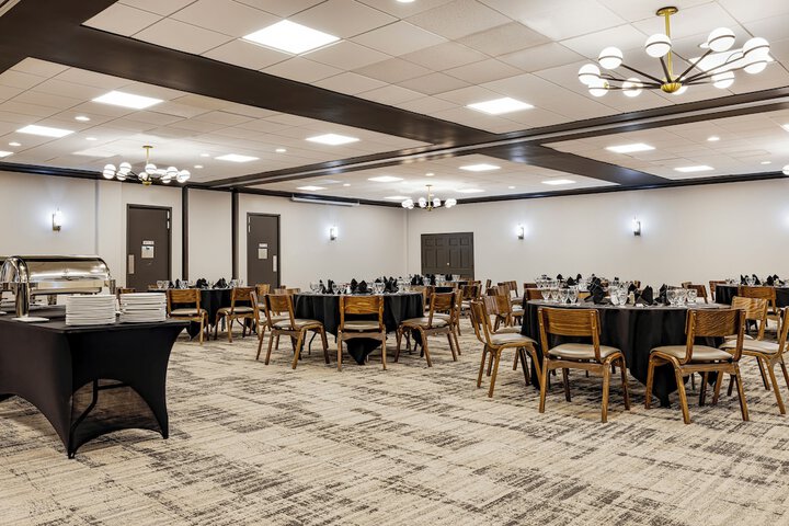 Ballroom/Hall 68 of 77