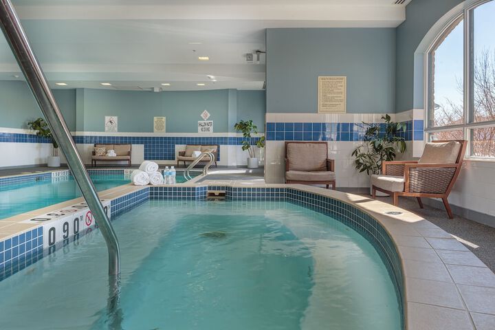 Holiday Inn Express & Suites Belleville by IHG