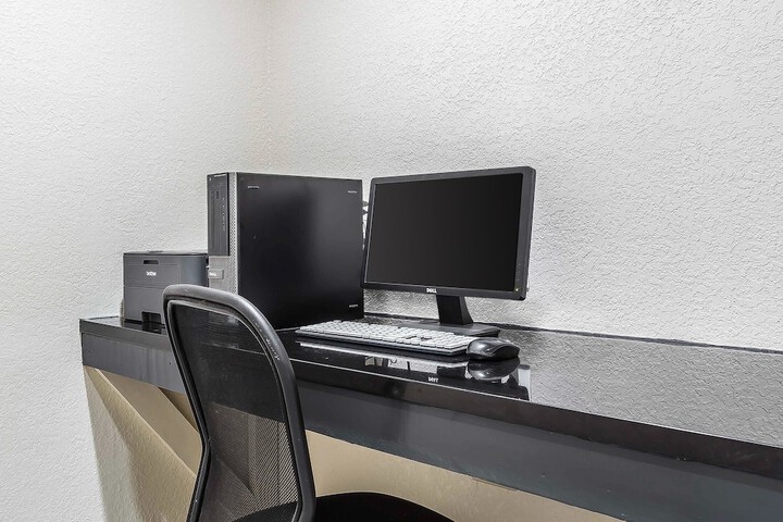 Business Center 32 of 32