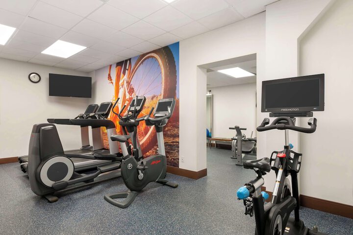 Best Western Plus Kansas City Sports Complex Hotel