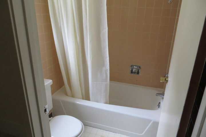 Room 21 of 32