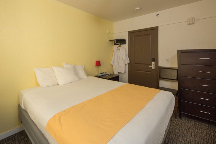 Room 9 of 19
