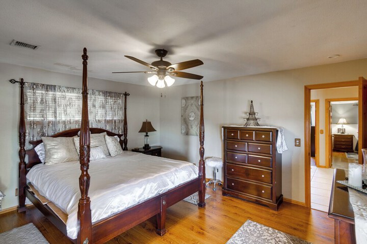 Spacious Lancaster Family Ranch - BBQ & Patio