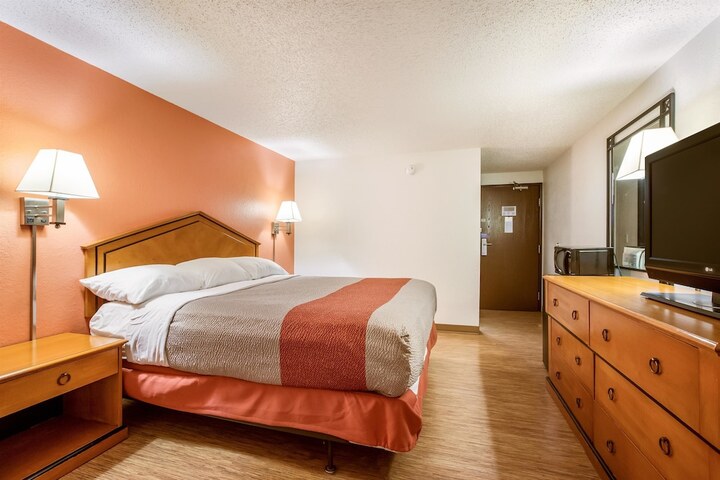 Room 28 of 48