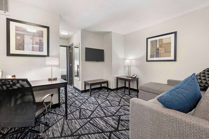 Room 15 of 40