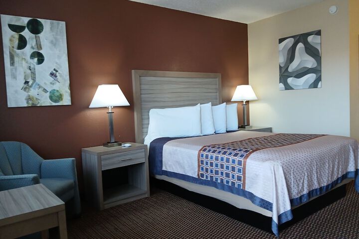 Room 17 of 40