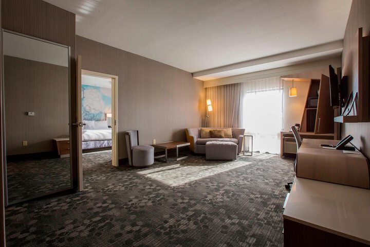 Courtyard by Marriott Jackson Airport / Pearl