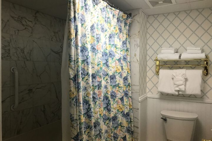 Lilac Tree Suites