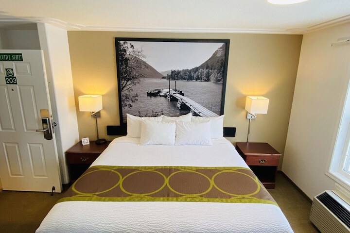 Super 8 by Wyndham 100 Mile House