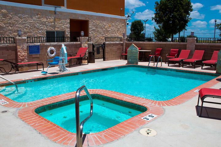 Pool 4 of 31