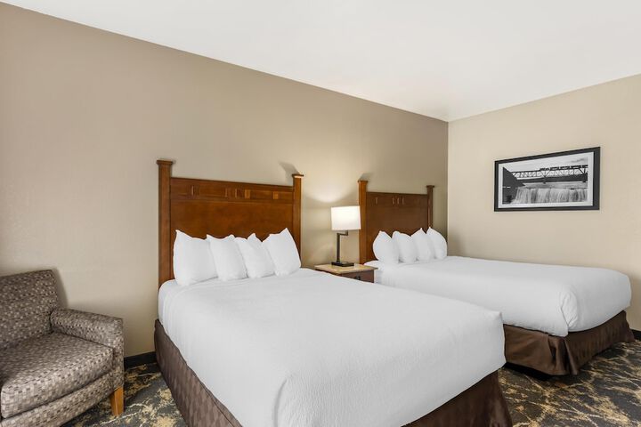 Best Western Plus Riverfront Hotel & Suites