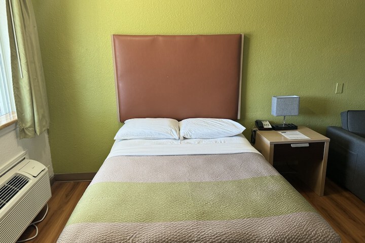 Room 27 of 28