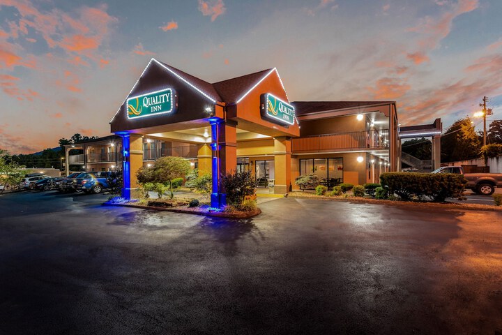 Hotel 4 of 52