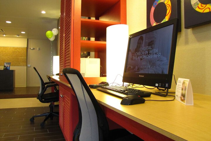 Business Center 28 of 32