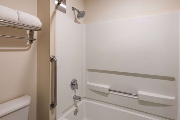 Room 12 of 25