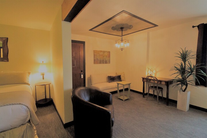 Room 4 of 43