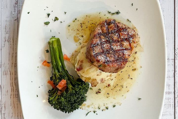 Dining 77 of 108