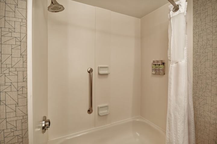 Holiday Inn Express Newport North - Middletown by IHG