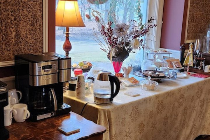 Oaklawn Inn LLC