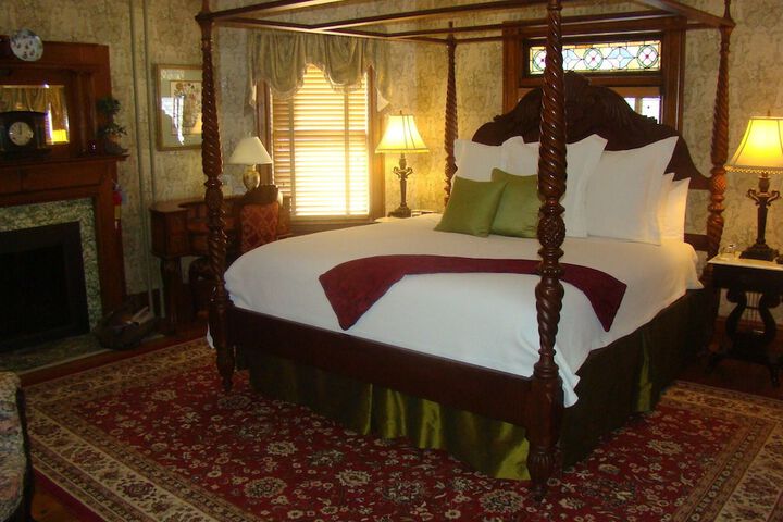 Room 7 of 84