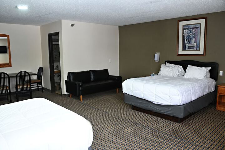 Room 9 of 25