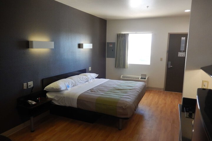Room 18 of 22